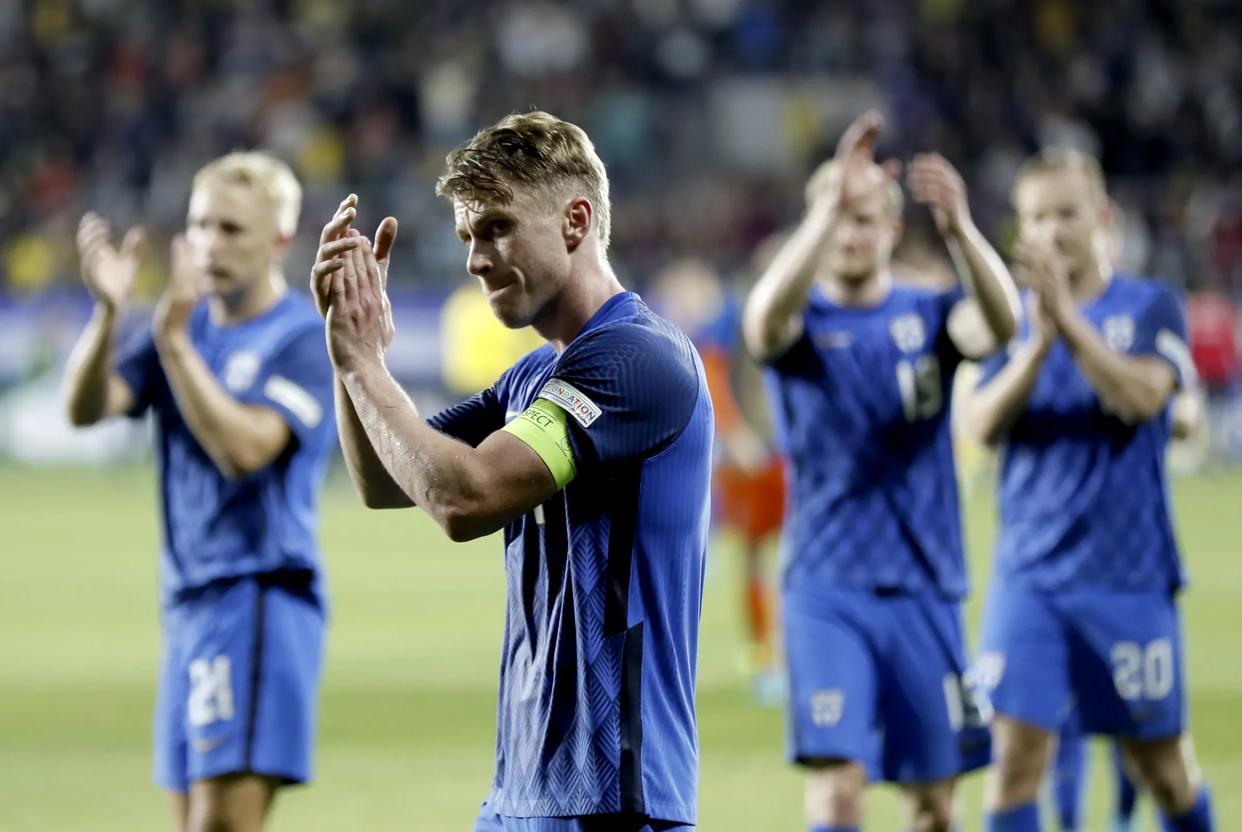 芬兰队在客场惨败，形势严峻