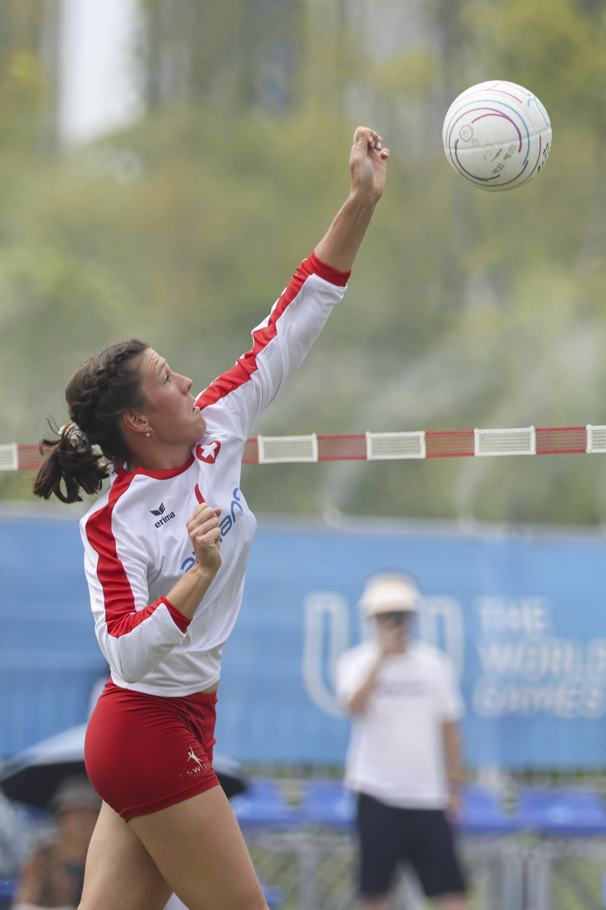 奥地利以一球之差击败塞尔维亚，实现胜利