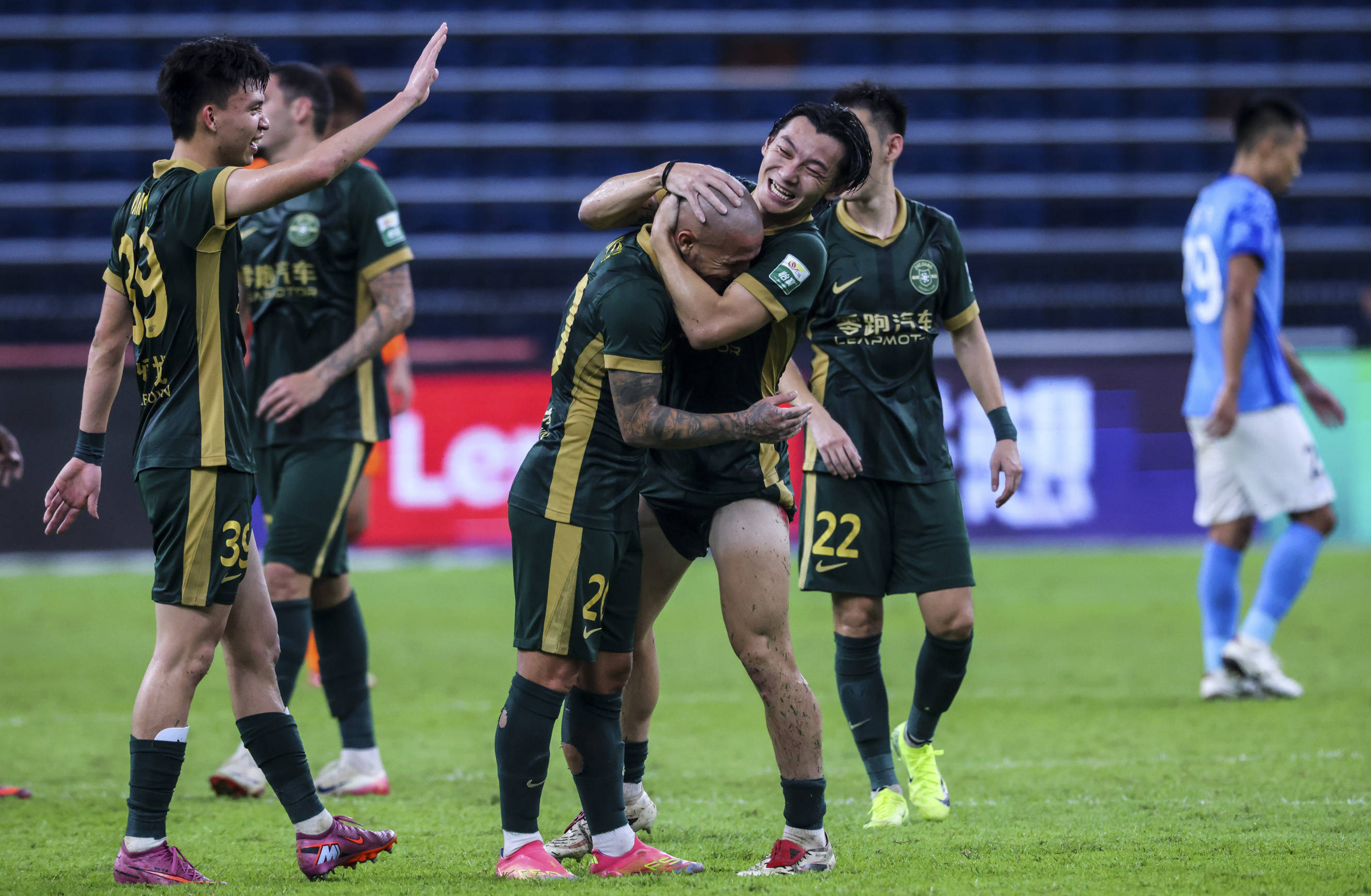 开运体育平台-包含杭州绿城战胜青岛中能，局面中超更趋乐观的词条