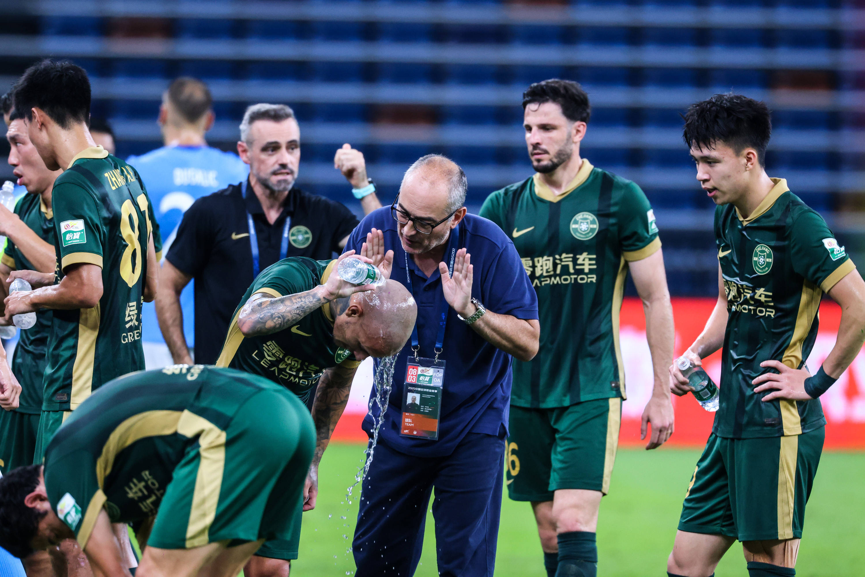 包含杭州绿城战胜青岛中能，局面中超更趋乐观的词条