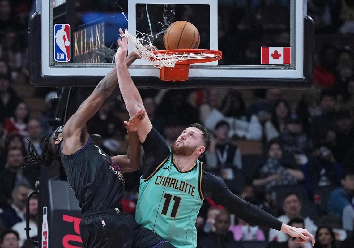 包含猛龙取得两连胜击败黄蜂，范弗利特22分的词条