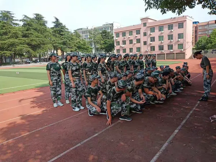 热血男儿奋力拼搏，愿赢下胜利的勋章