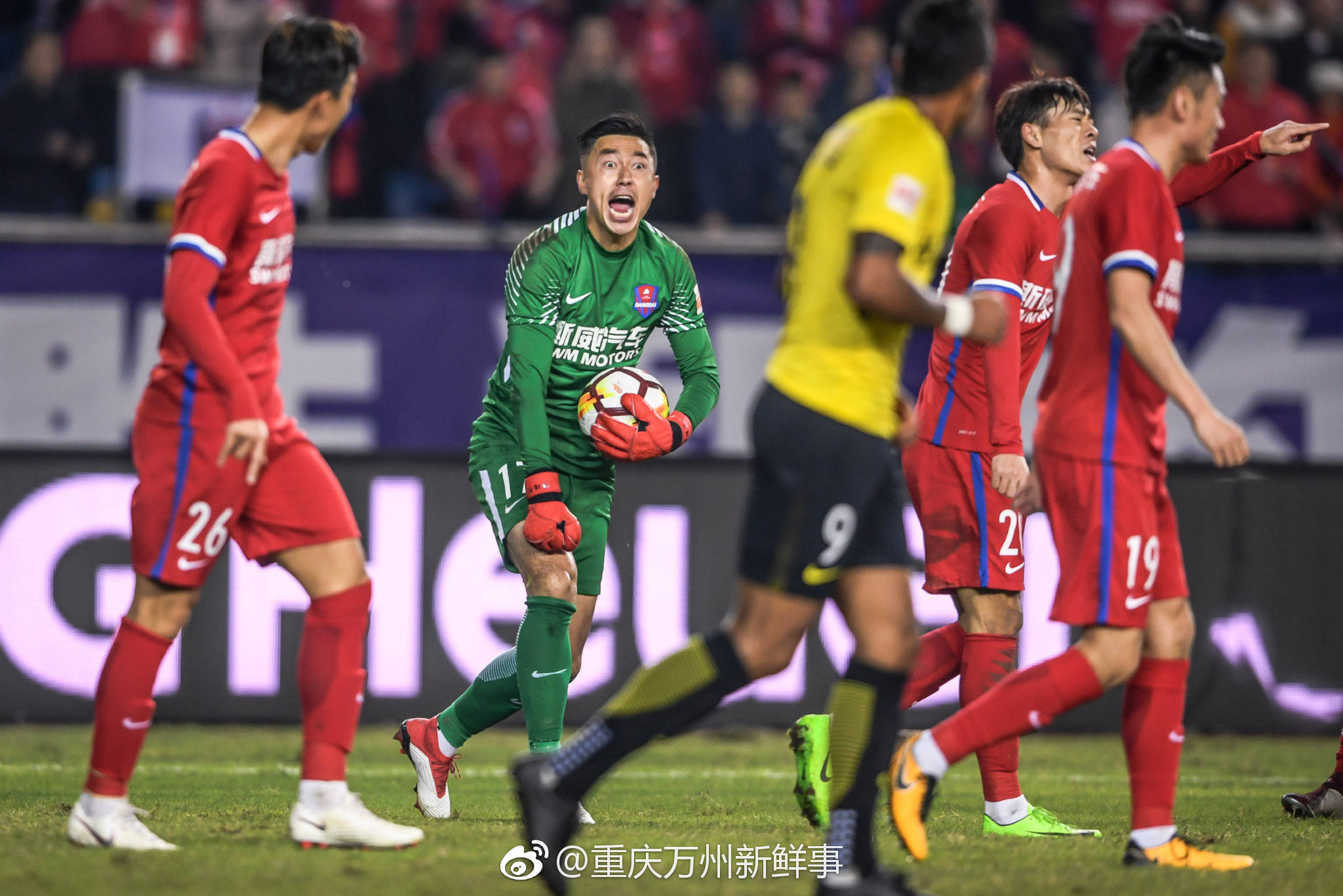 重庆队主场遭遇惨败，未能守住领先