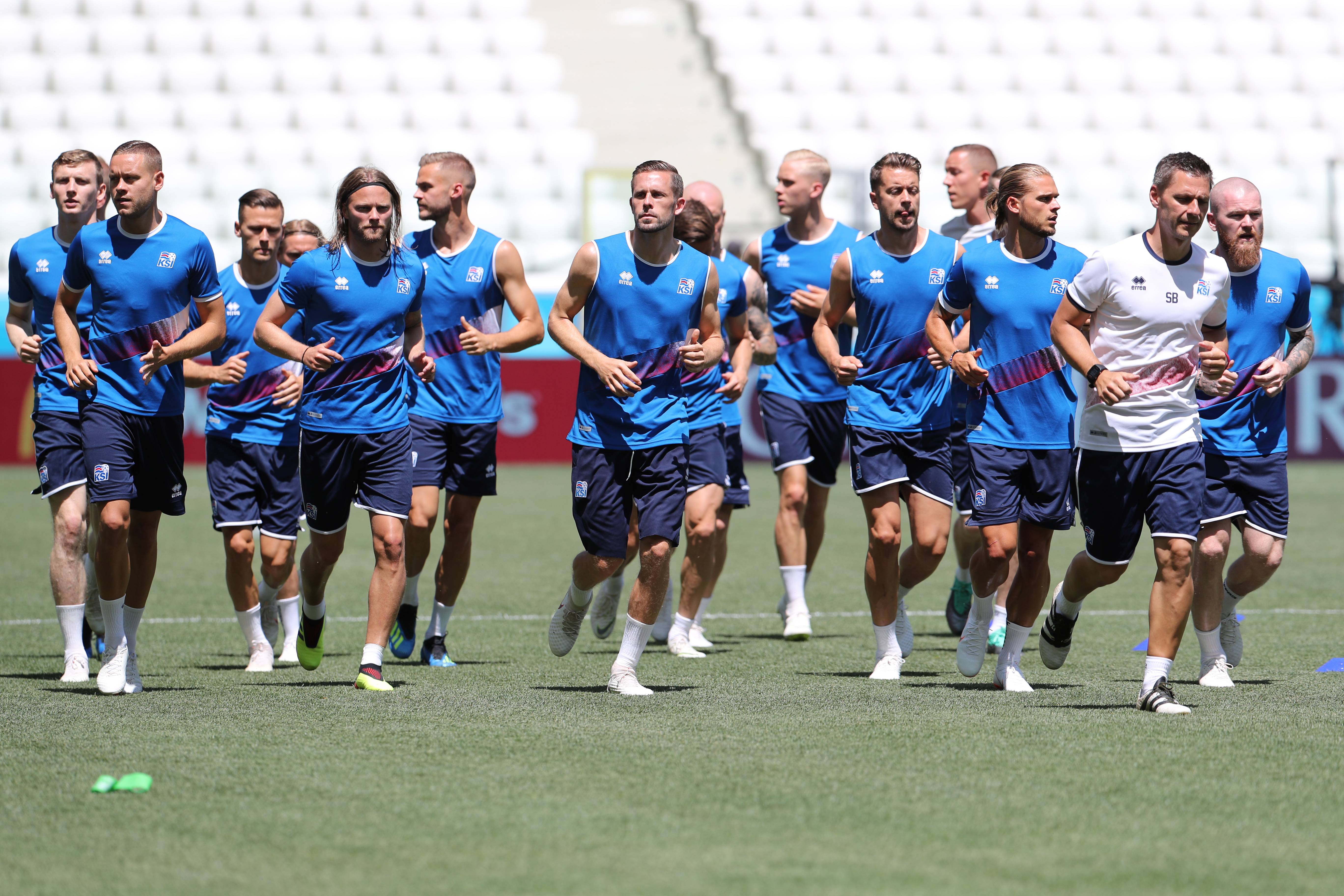 哥伦比亚队击败冰岛，晋级欧锦赛半决赛