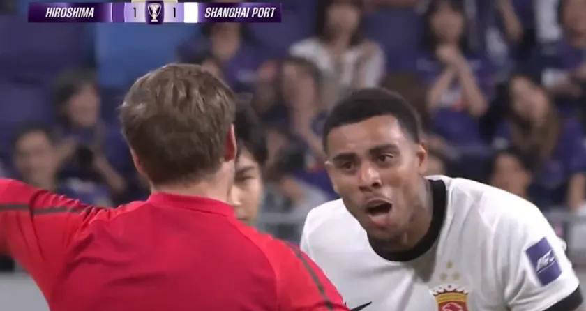 开运体育官网app-裁判判罚争议不断，球迷热议轮番的简单介绍