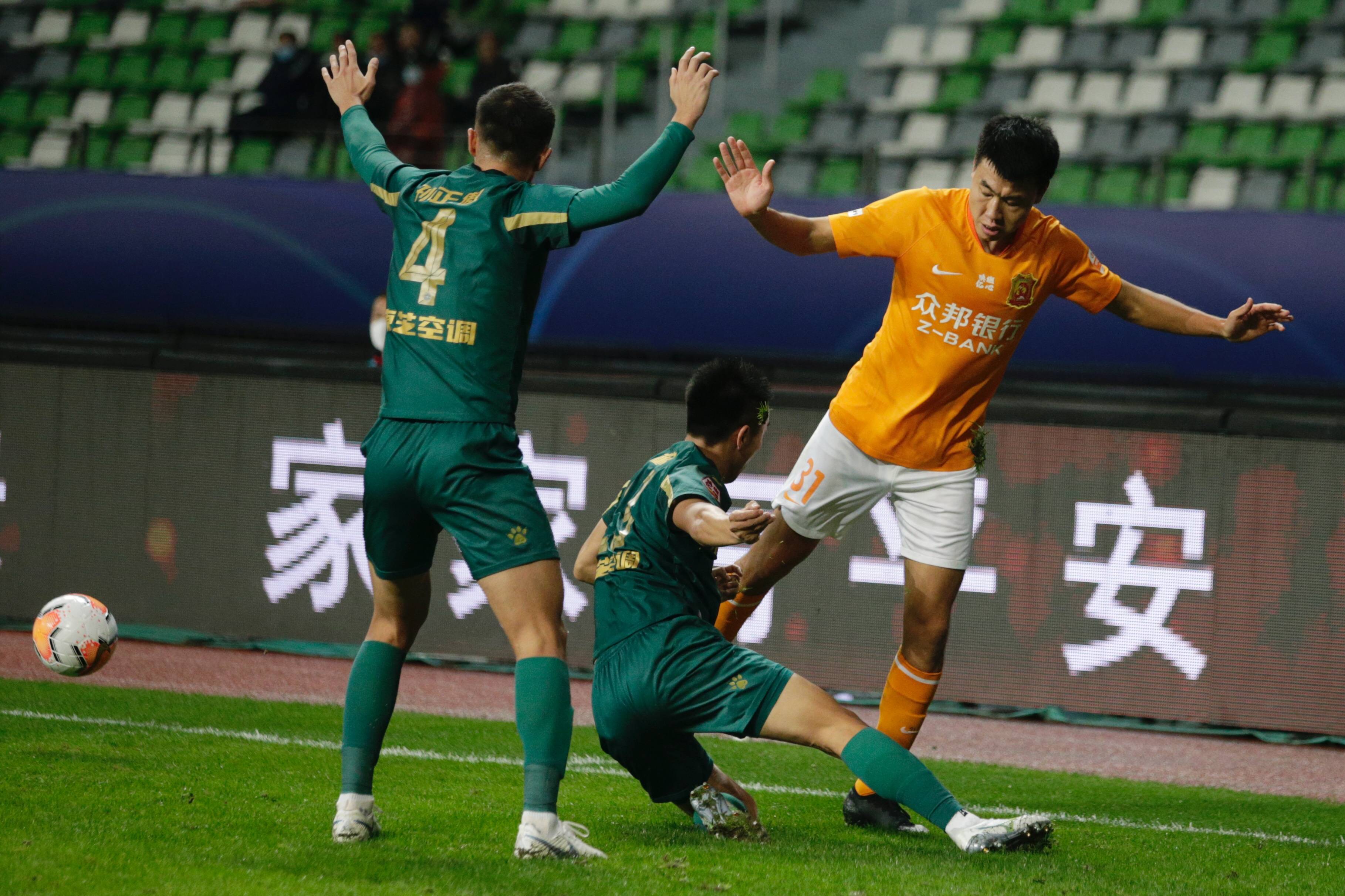 关于武汉卓尔球队斩获胜利，登上积分榜榜首的信息