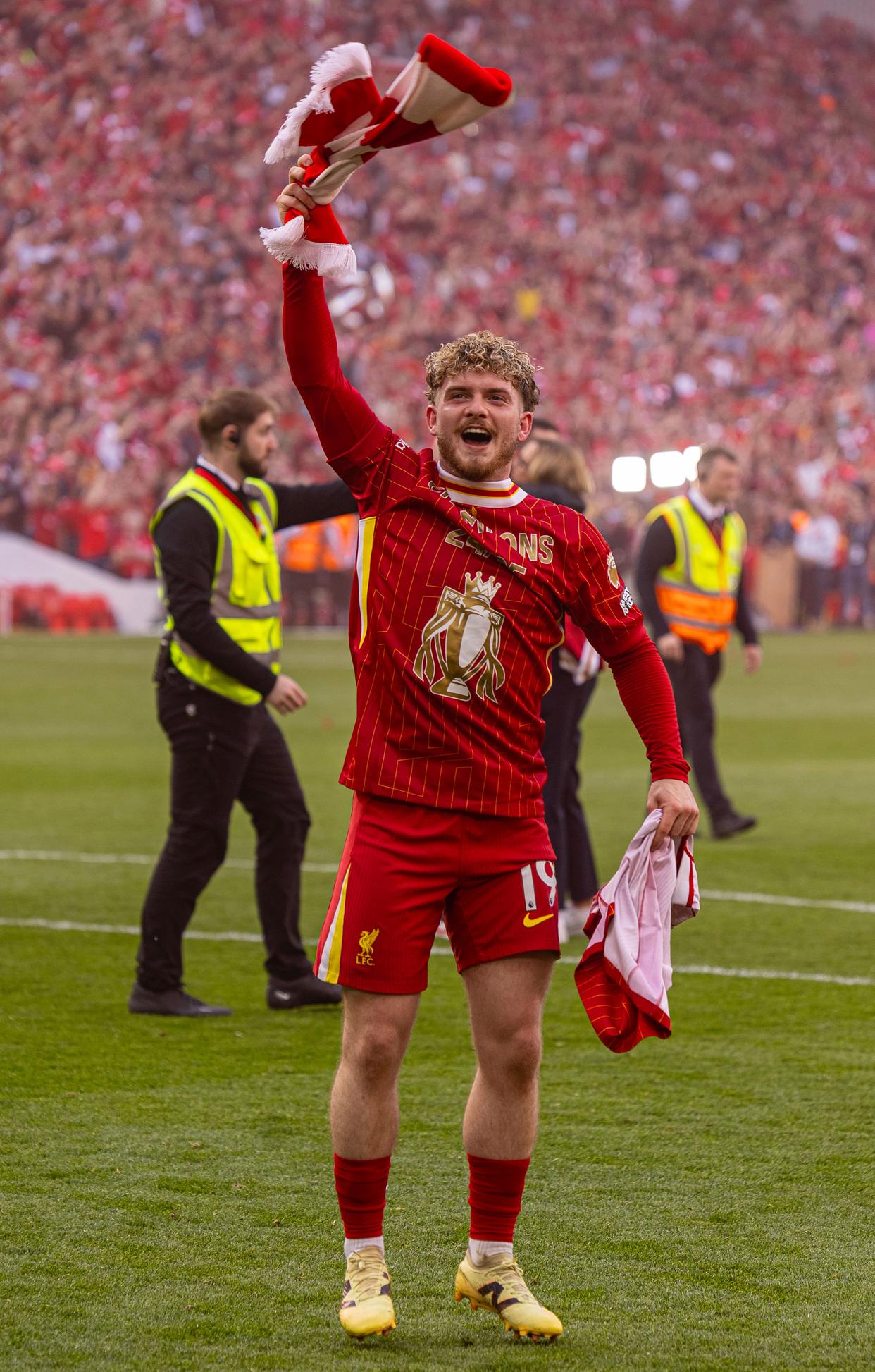 关于利物浦球员发挥出色赢得球迷青睐的信息