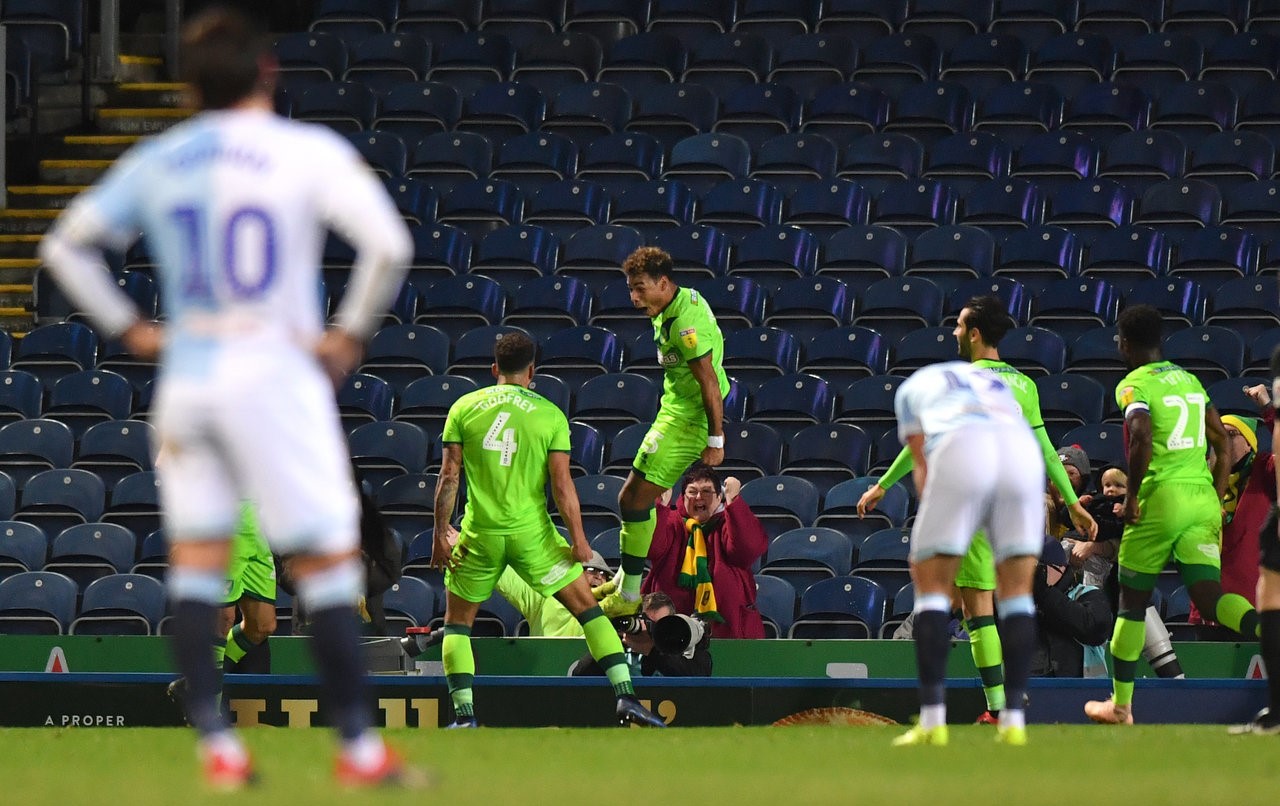 包含布莱克本连败，保持低迷状态的词条