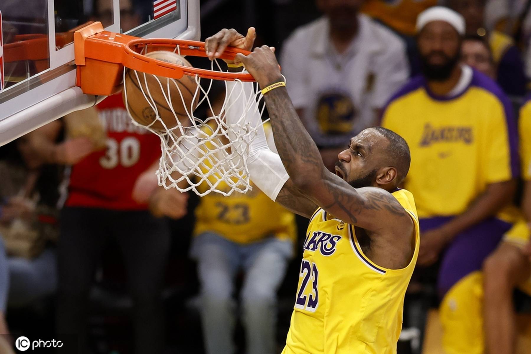 开运体育app下载地址-包含湖人不敌开拓者，詹姆斯单场分难救主的词条