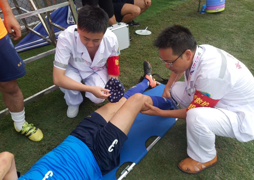 包含切尔西队医忙碌,治疗伤员备战的词条 包含切尔西队医忙碌,治疗伤员备战的词条